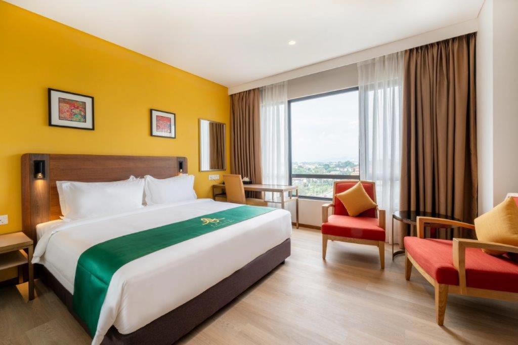 Arena Premier Hotel เซเรมบัน ภายนอก รูปภาพ