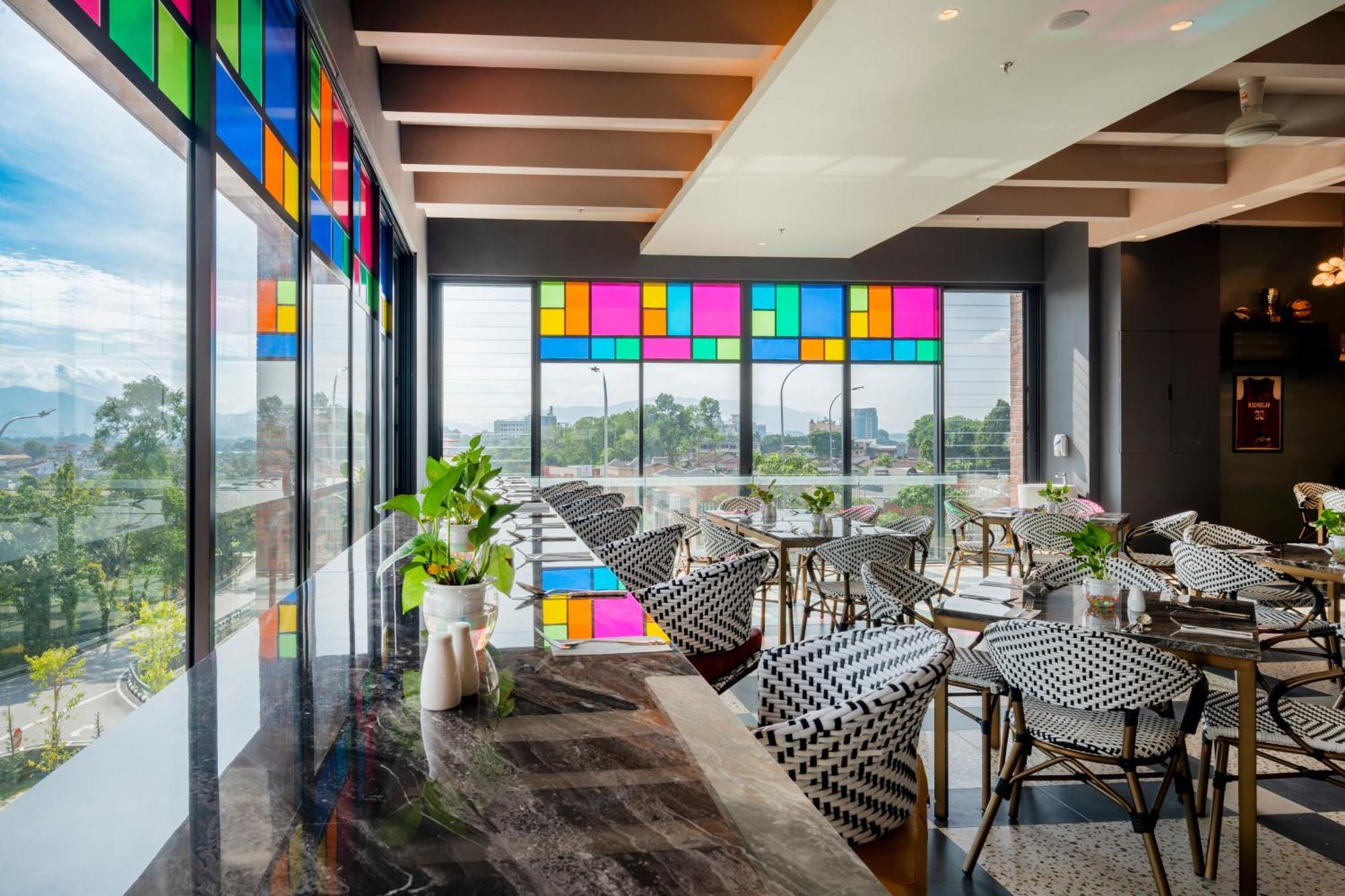 Arena Premier Hotel เซเรมบัน ภายนอก รูปภาพ
