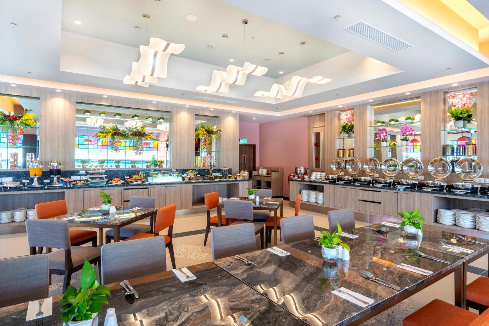 Arena Premier Hotel เซเรมบัน ภายนอก รูปภาพ